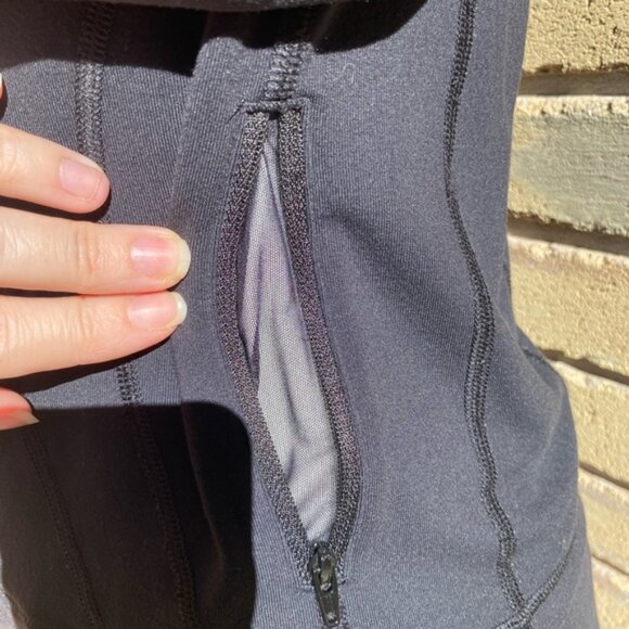 Lululemon Black Stretchy Full-Zip Hooded Jacket w/Thumbholes Size 4 Preowned - Picture 6 of 12